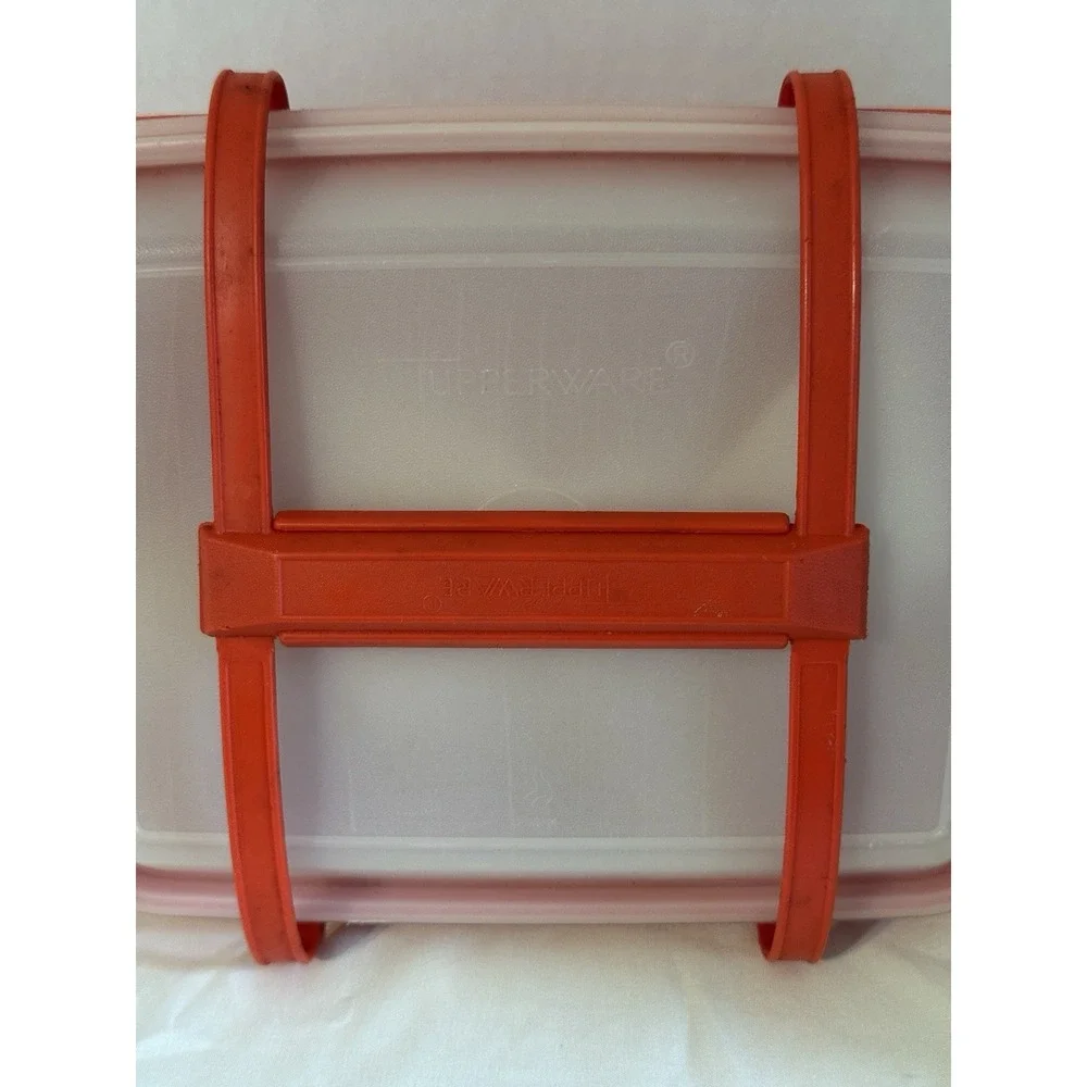 Vintage Tupperware Red Lunchbox Bento Carrier‎ 9x7 Lock Handle USA Kids Retro